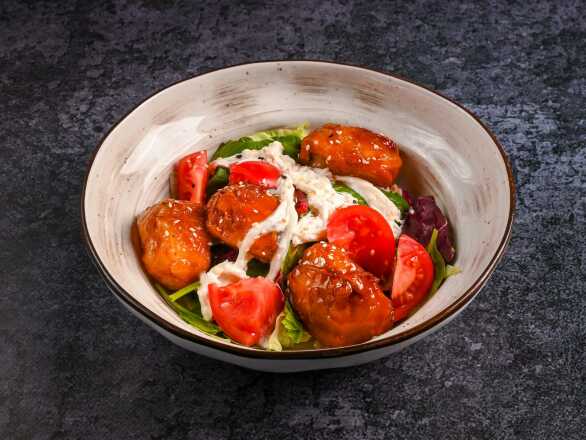 Салат с хрустящим баклажаном и сливочным сыром